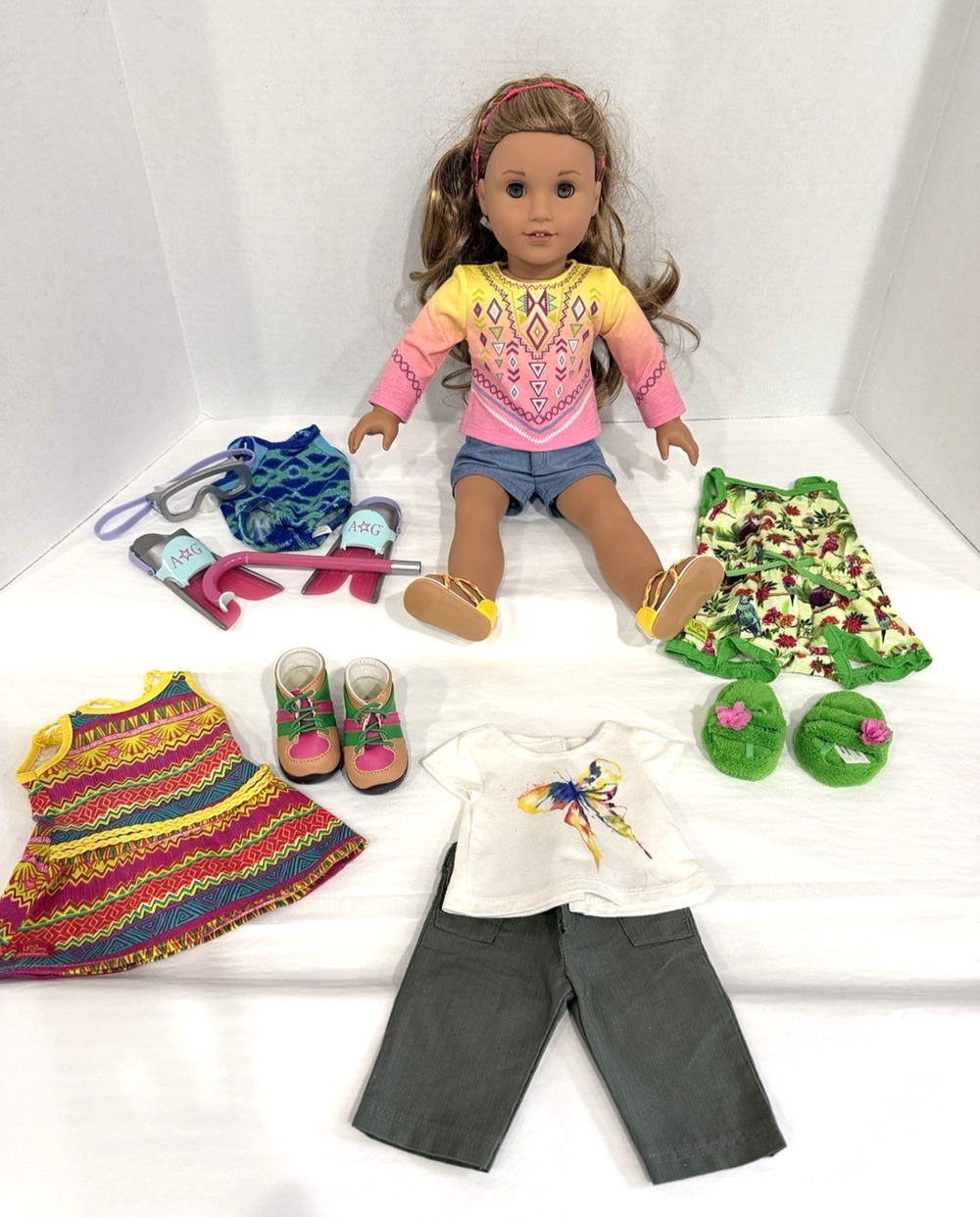 American Girl Doll GOTY 2016 Lea Clark w/ Box, Book, 5 Outfits, and Accessories
